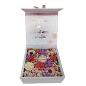 Cutie personalizată, special pentru doamna dirigintă, cu mesaj de mulțumire, placă acrilică, flori uscate și criogenate