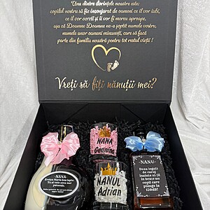 Set cadou personalizat „Nași de poveste” – Cerere Nași cu sticle băutură, pahare  și cutie premium neagră cu auriu
