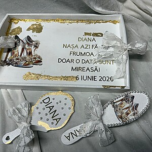 Set personalizat pentru mireasă, Tavă mireasă cu oglindă și perie personalizată, Accesorii elegante nuntă alb-auriu, Cadou bridal premium