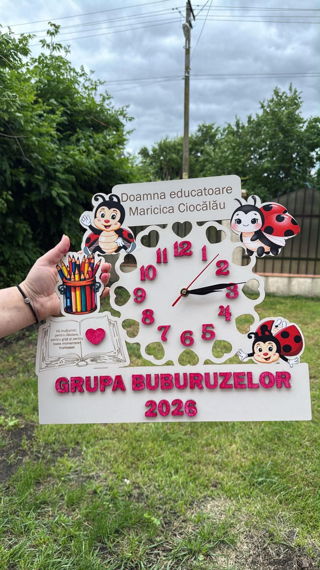 Ceas personalizat pentru educatoare, Grupa Buburuzelor, cadou de absolvire grădiniță, decor din lemn cu mesaj de mulțumire și buburuze, personalizat cu nume și an