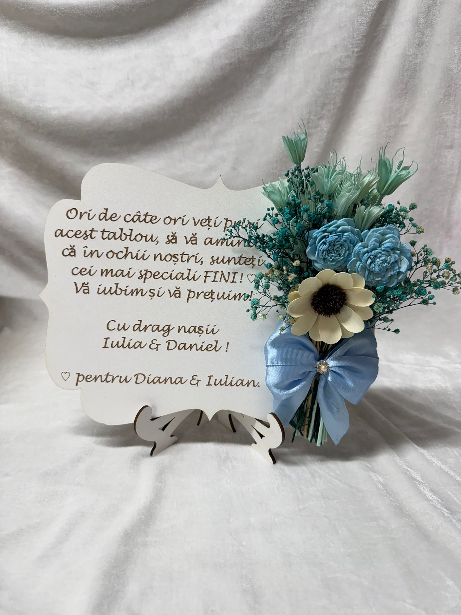 Tablou Personalizat pentru Fini cu Flori Criogenate Albastre, Mesaj Gravabil, Cadou de la Nași, Decor Handmade Elegant
