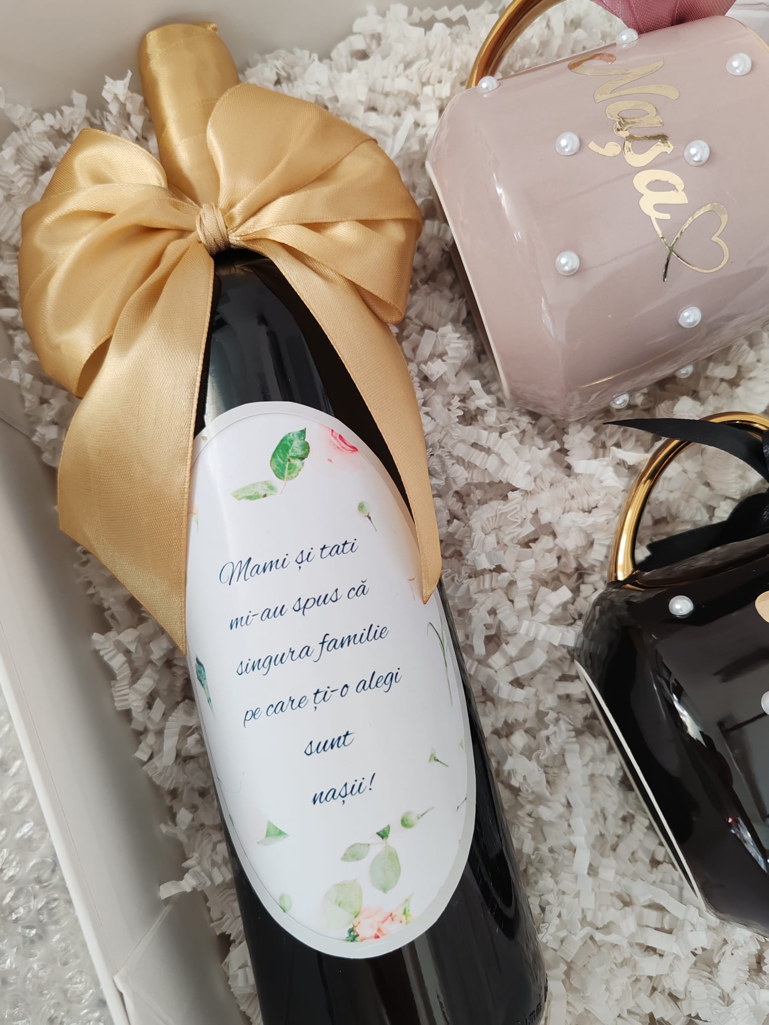 Set Cadou pentru Nași de Botez – Cană Nașa & Nașul + Vin - imagine 4