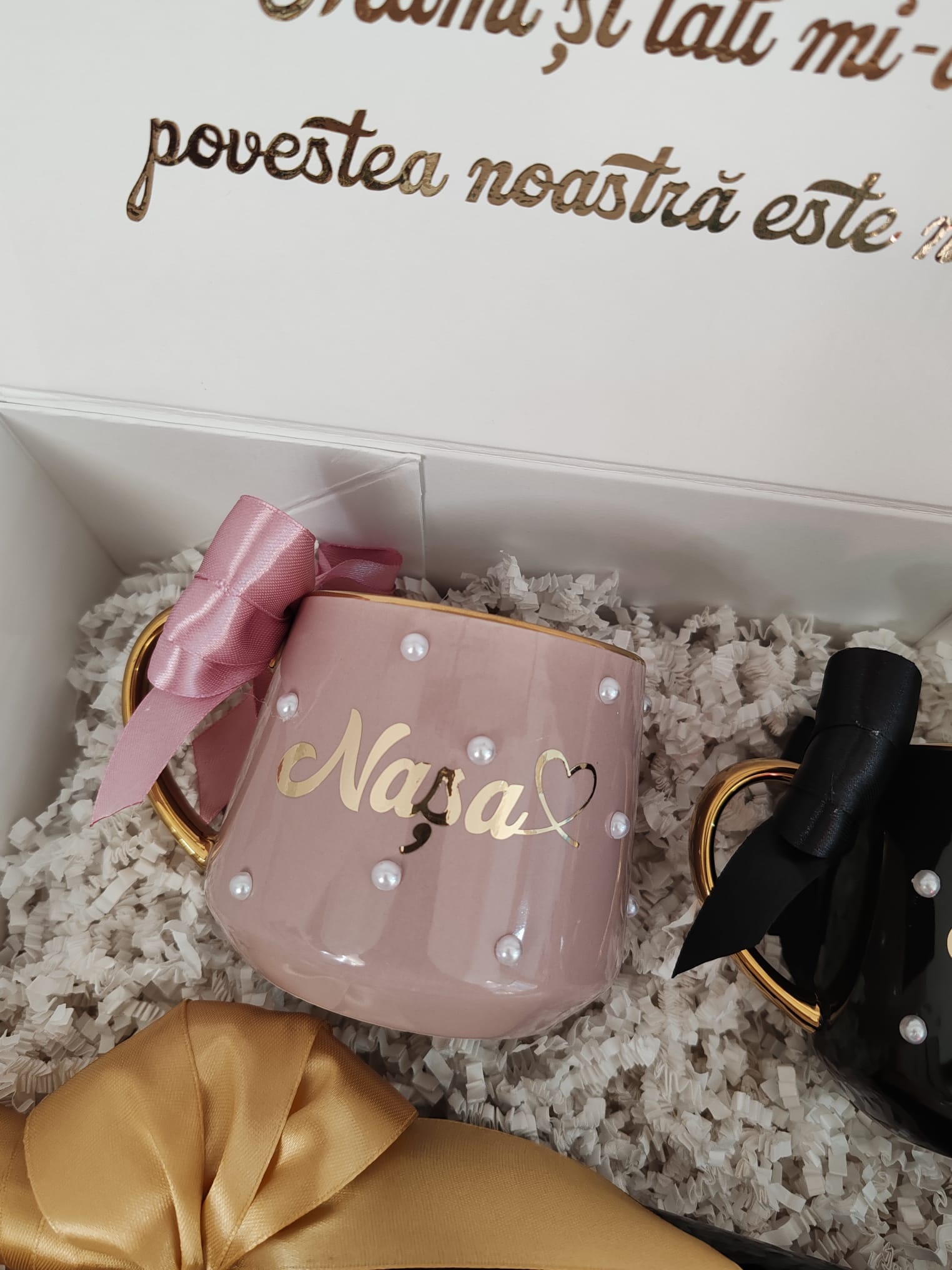 Set Cadou pentru Nași de Botez – Cană Nașa & Nașul + Vin - imagine 2