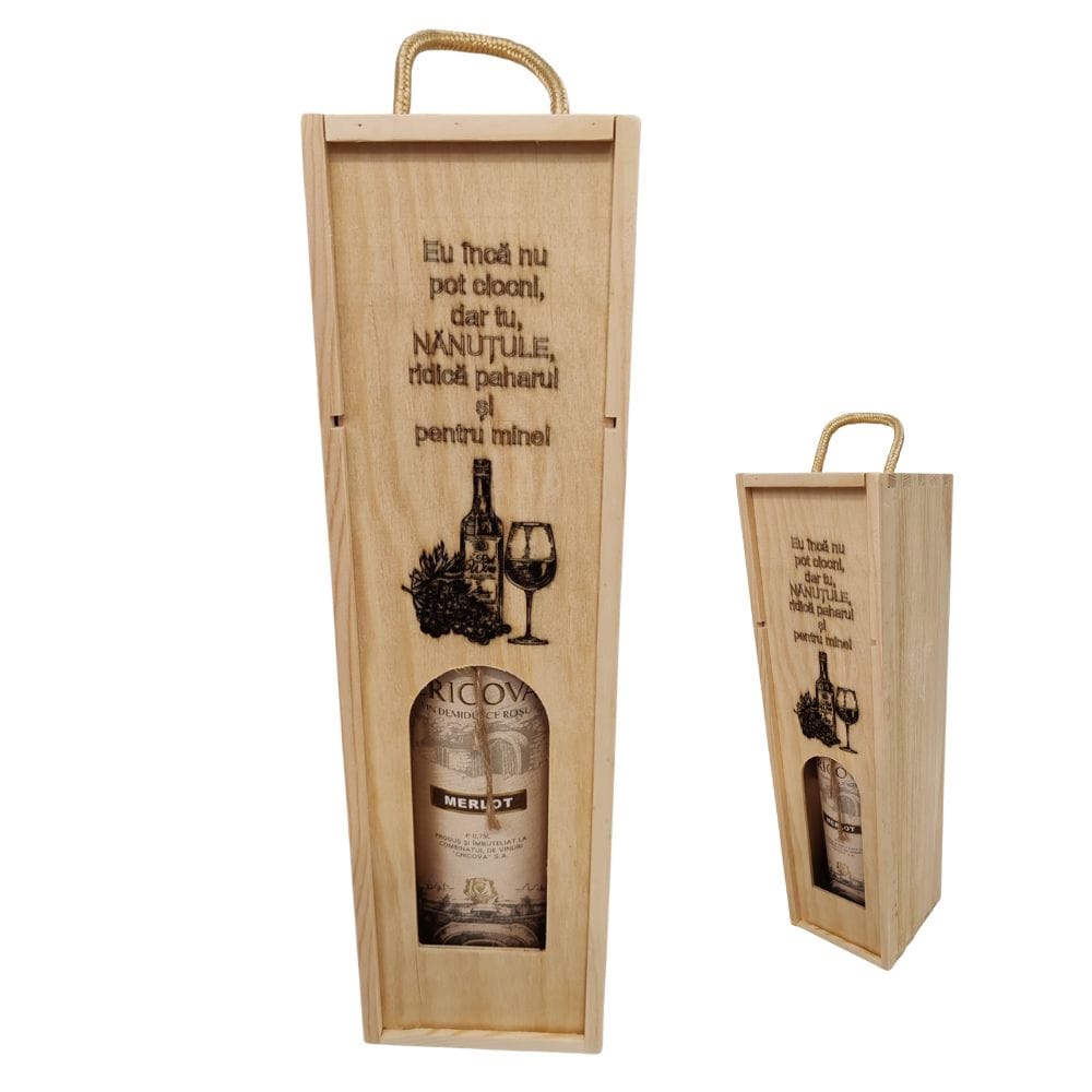 Set cutie personalizată din lemn+sticlă de vin, eu încă nu pot ciocni, dar tu, nănuțule, ridică paharul și pentru mine !