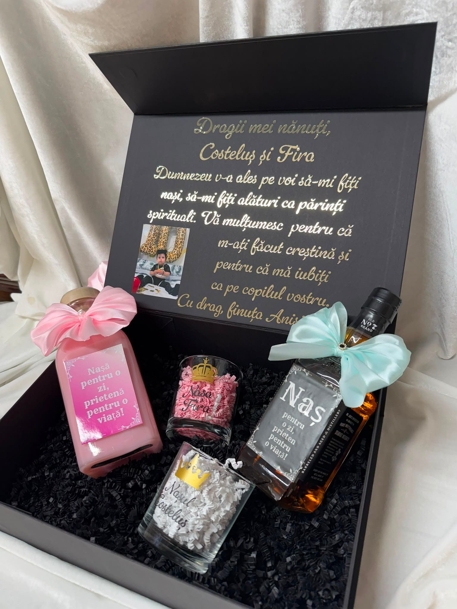 Set cadou personalizat pentru nași de botez, cutie premium cu 2 băuturi și 2 pahare personalizate - imagine 6