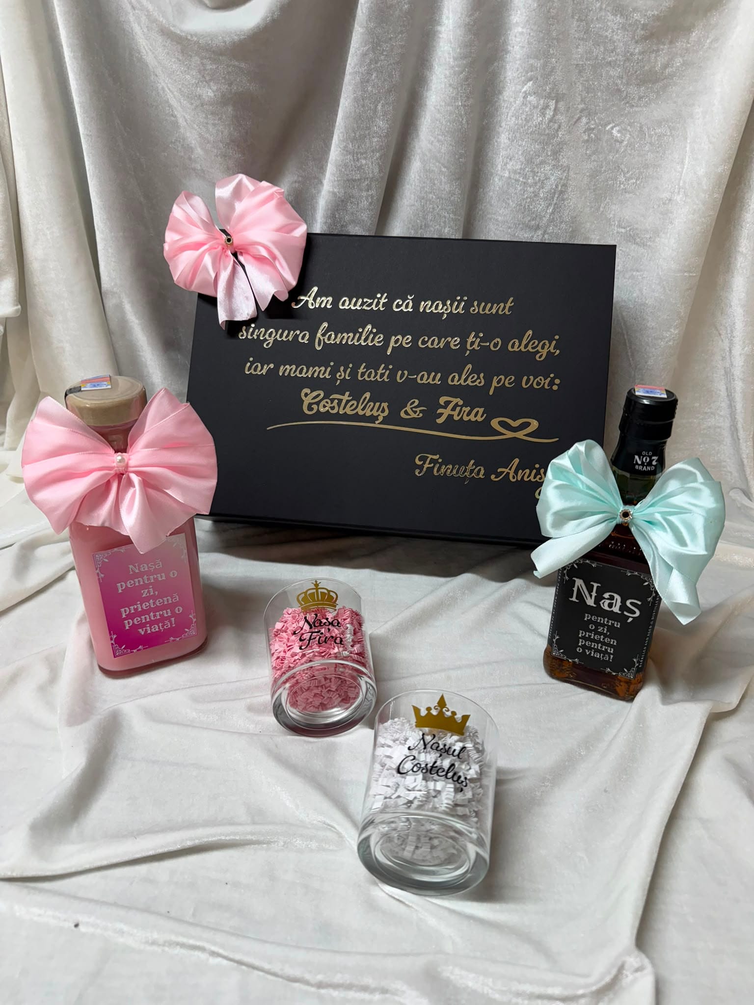Set cadou personalizat pentru nași de botez, cutie premium cu 2 băuturi și 2 pahare personalizate - imagine 3