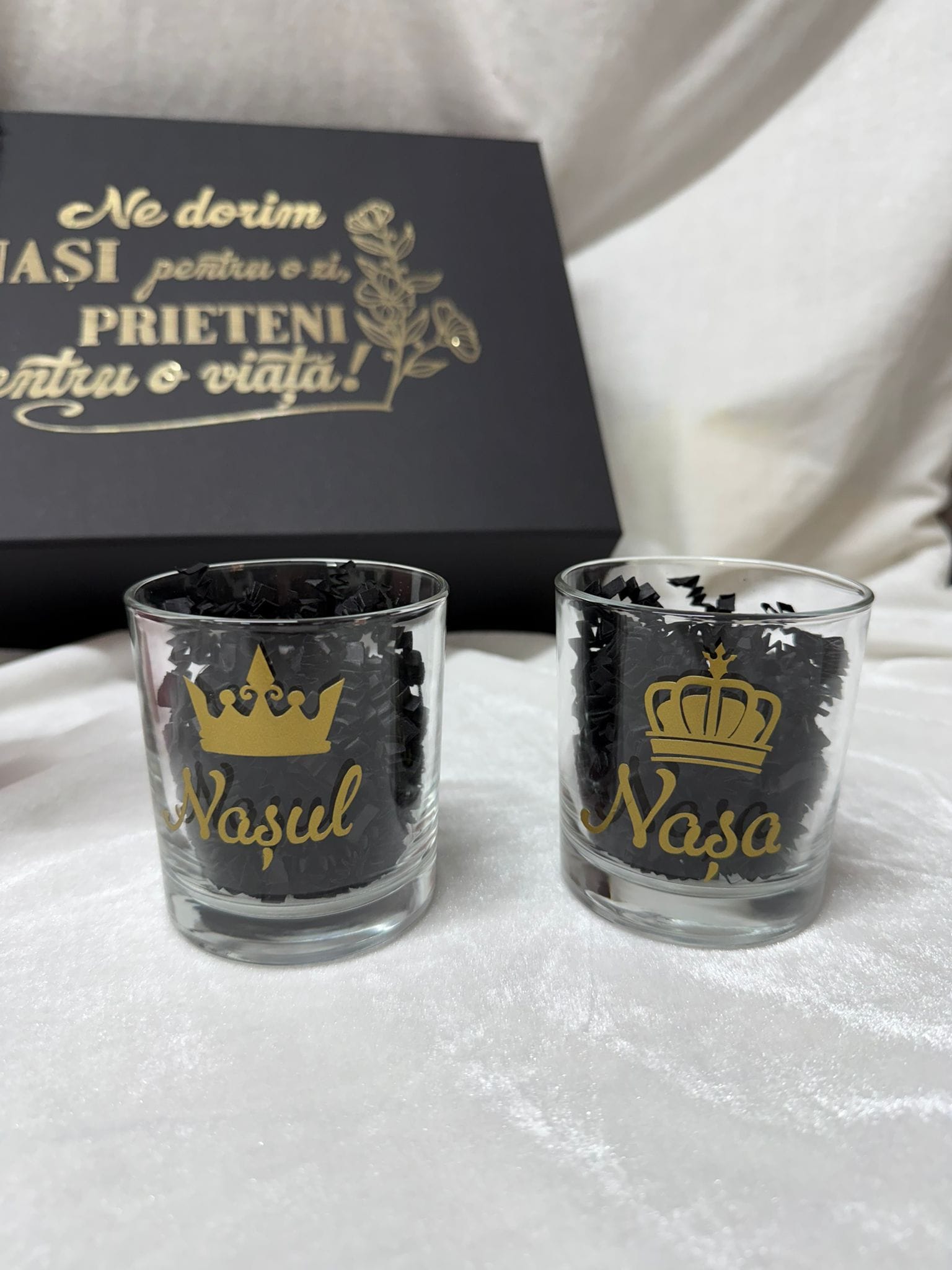 Set cerere nași cununie personalizat Model 64, cutie premium cu placă acrilică, 2 băuturi și 2 pahare - imagine 9