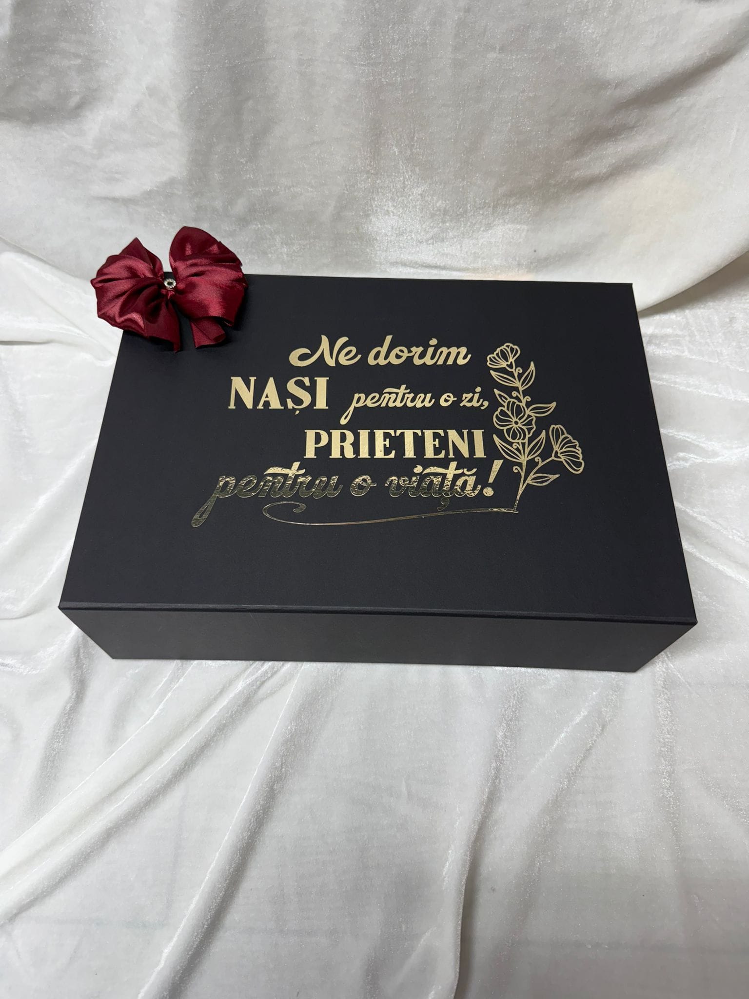 Set cerere nași cununie personalizat Model 64, cutie premium cu placă acrilică, 2 băuturi și 2 pahare - imagine 4