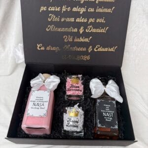 Set cerere nași cununie personalizat Model 23, cutie premium, 2 băuturi și 2 pahare personalizate
