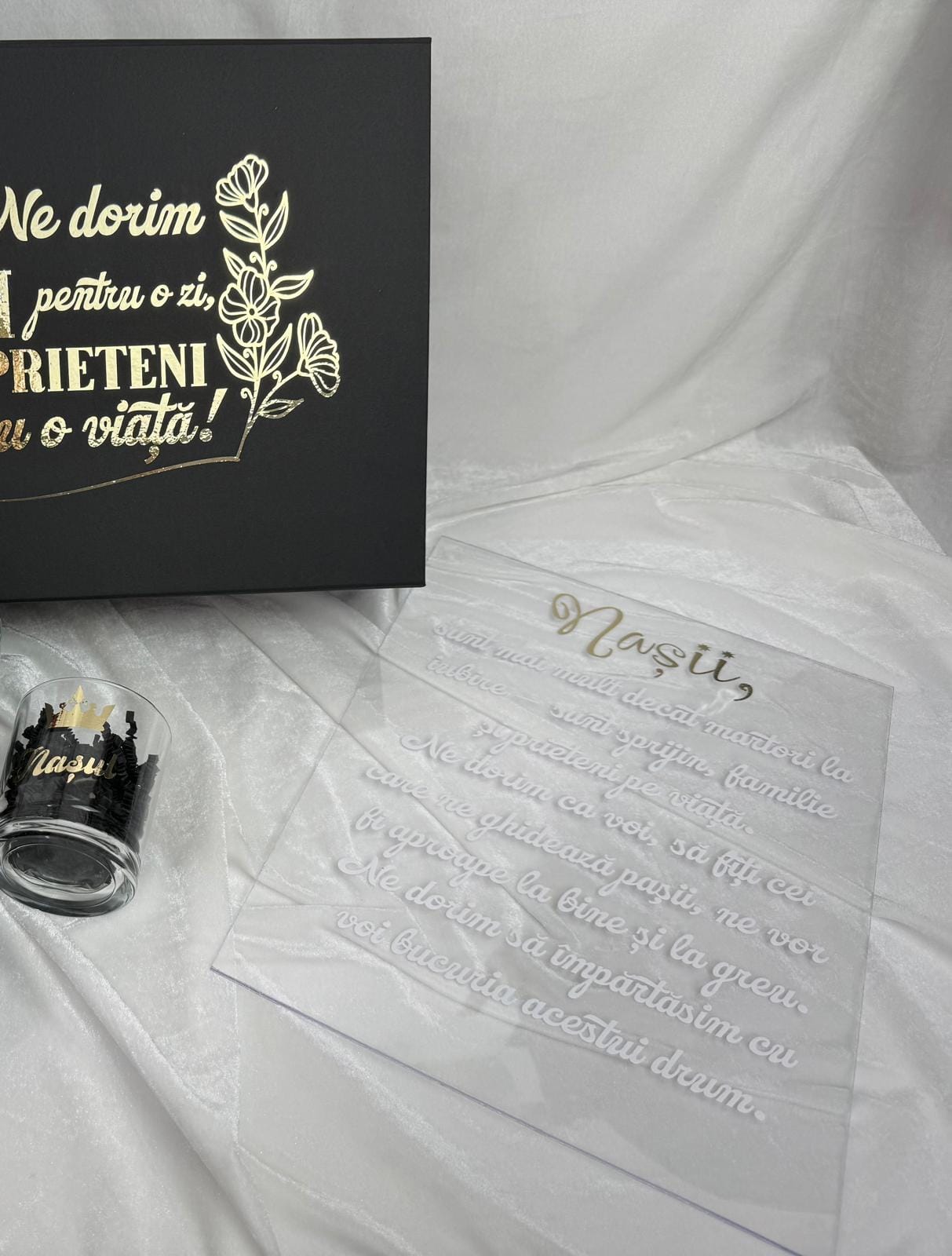 Set cerere nași cununie personalizat Model 64, cutie premium cu placă acrilică, 2 băuturi și 2 pahare - imagine 11