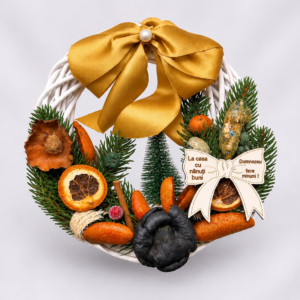Coroniță decorativă de Crăciun pentru nași – Cu fundă aurie, brad, portocale uscate și mesaj „La casa cu nănuți buni, Dumnezeu face minuni!”